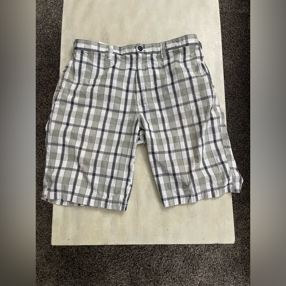 Men’s Perry Ellis America Plaid Shorts Size 34
